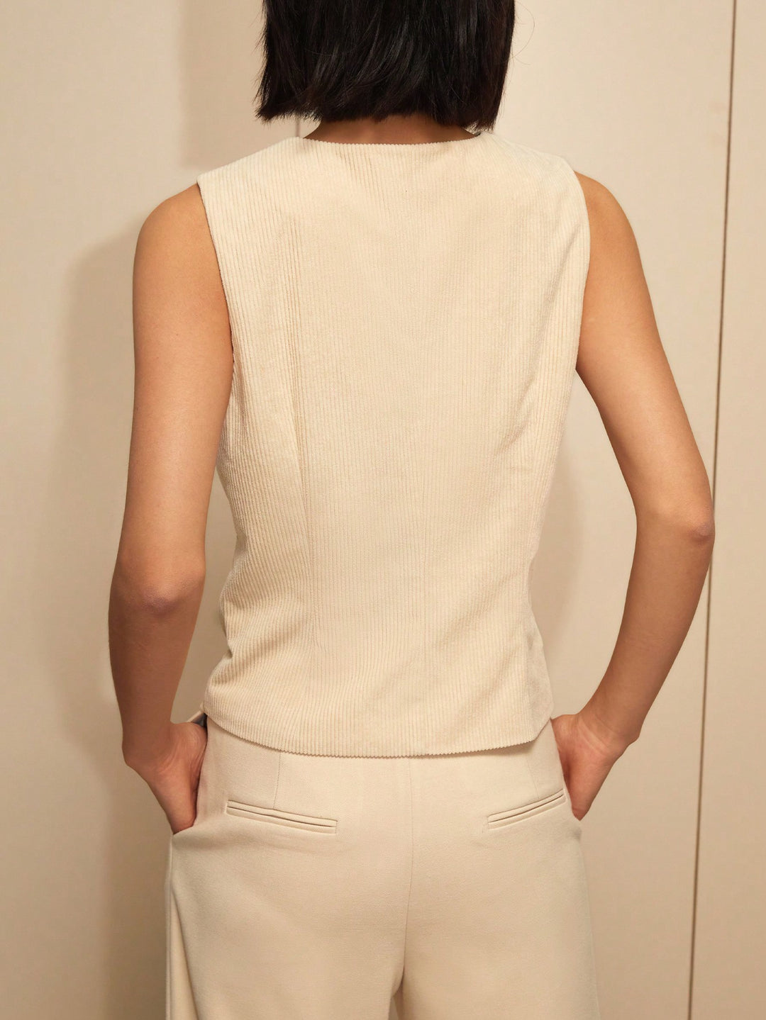 Beige Vest With Front Pockets
