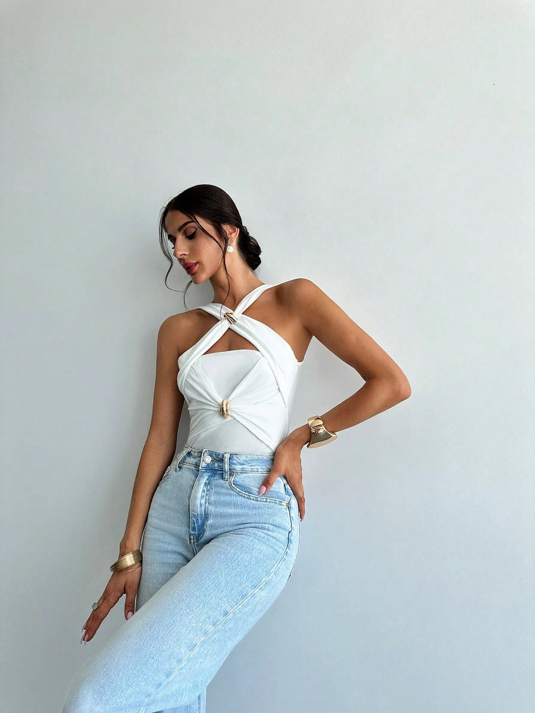 White Buckle Attach Front  Detail Top