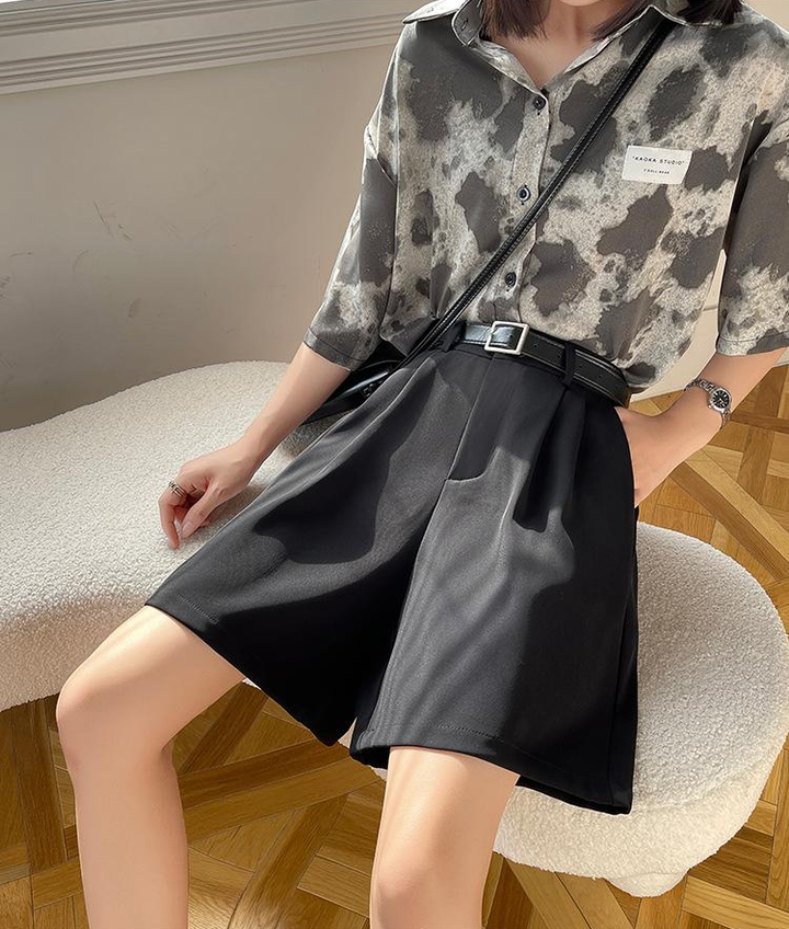 Black  Relaxed Fit Pleated Shorts