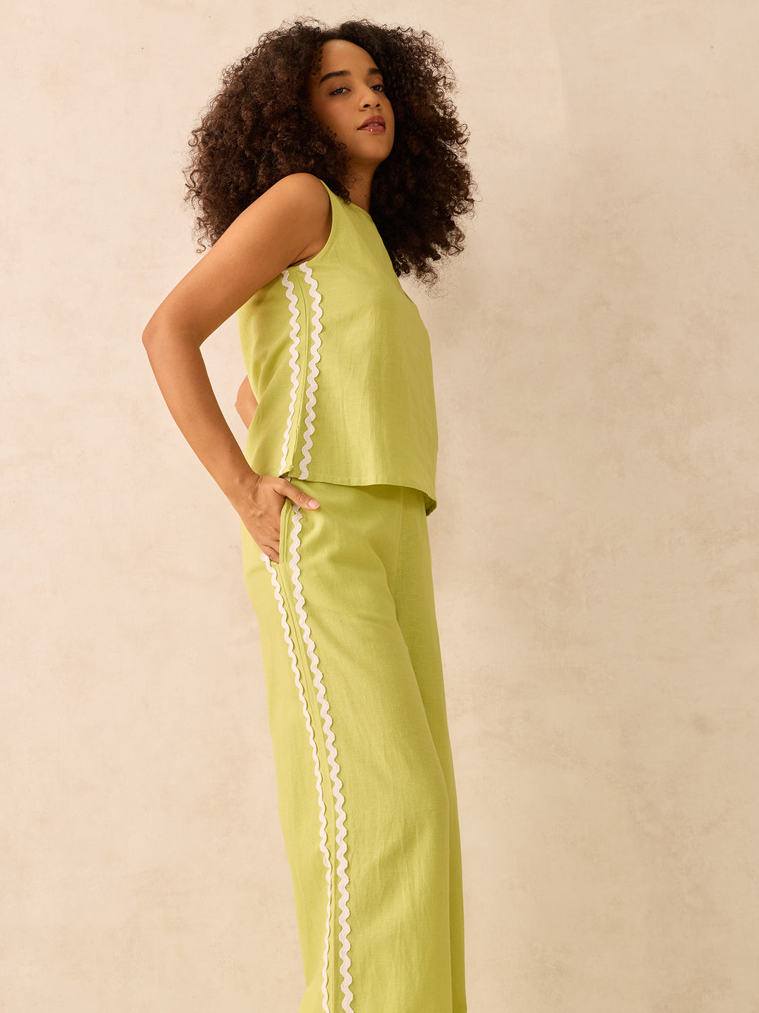 Green Sleeveless Shirt And Loose Pants Co-Ords Set