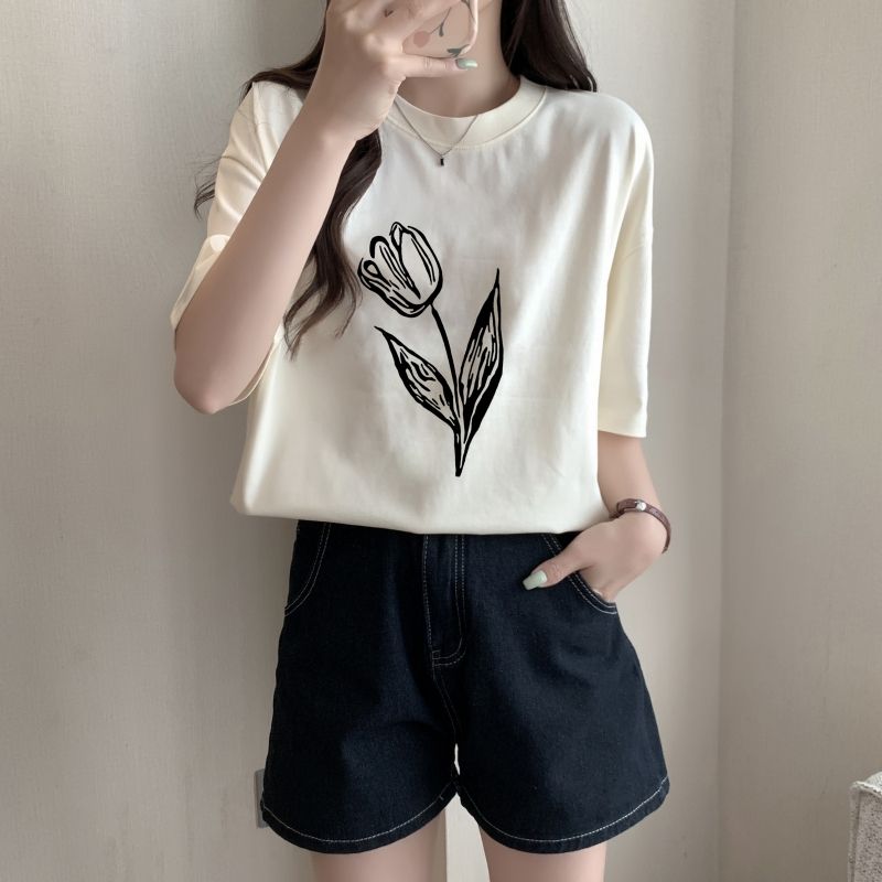 Cream Chest Print Graphic Tshirt