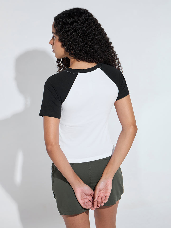 White Crew Neck Graphic Tshirt