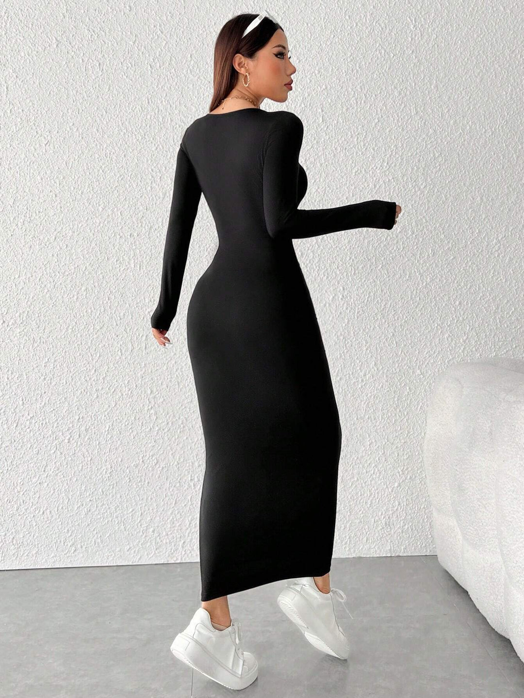 Black Full Sleeve Round Neck Sleeve