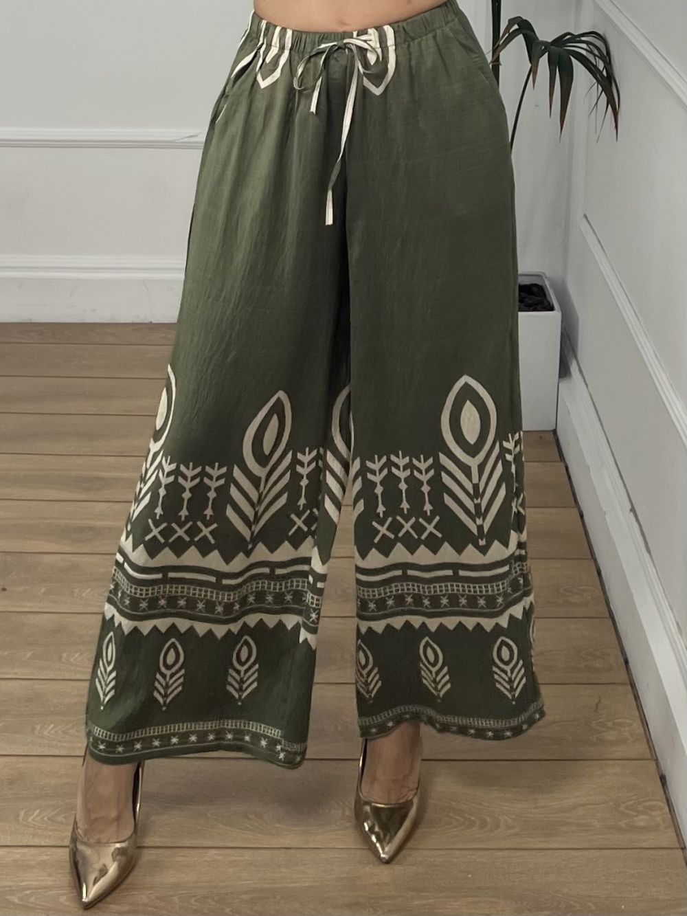Olive Placement Printed Pants