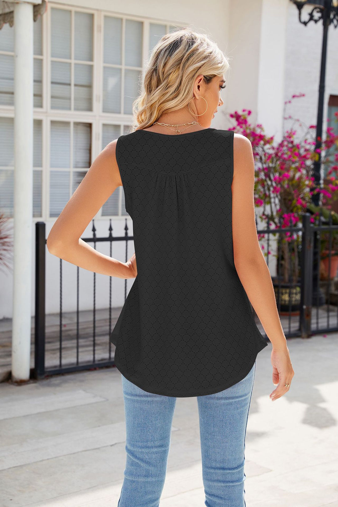 Black Sleeveless Round Neck Buttoned Top