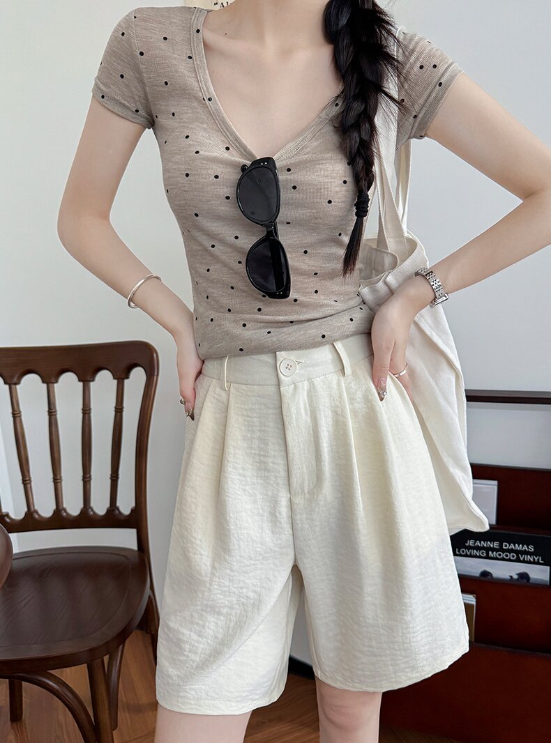 Off White Relaxed Fit Pleated Shorts