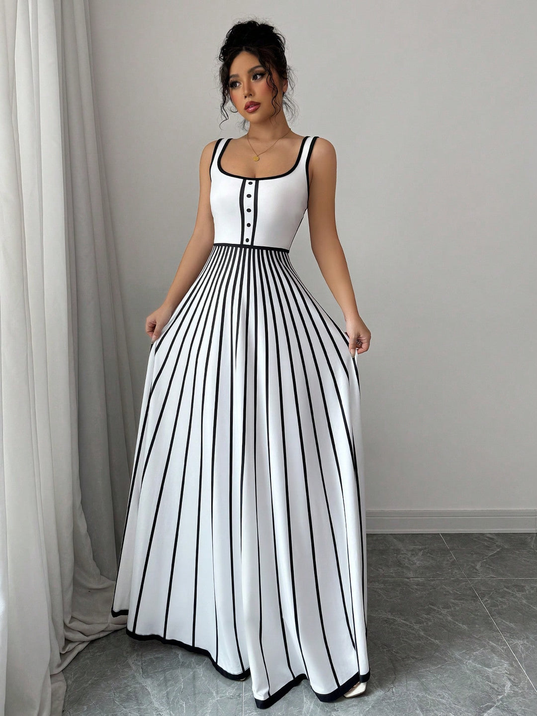 White Contrast Highlighting Sleeveless Flared Dress