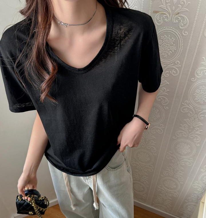 Black Relaxed Fit Solid T-Shirt