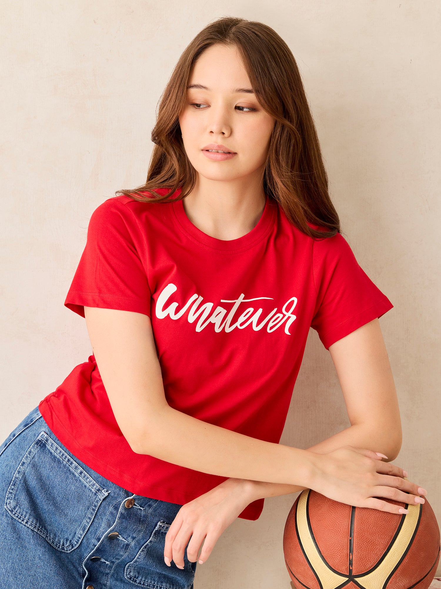 Tシャツ・カットソー [MATINKIM]dusty type graphic crop top in red Red Graphic Crop Tshirt - NEWME