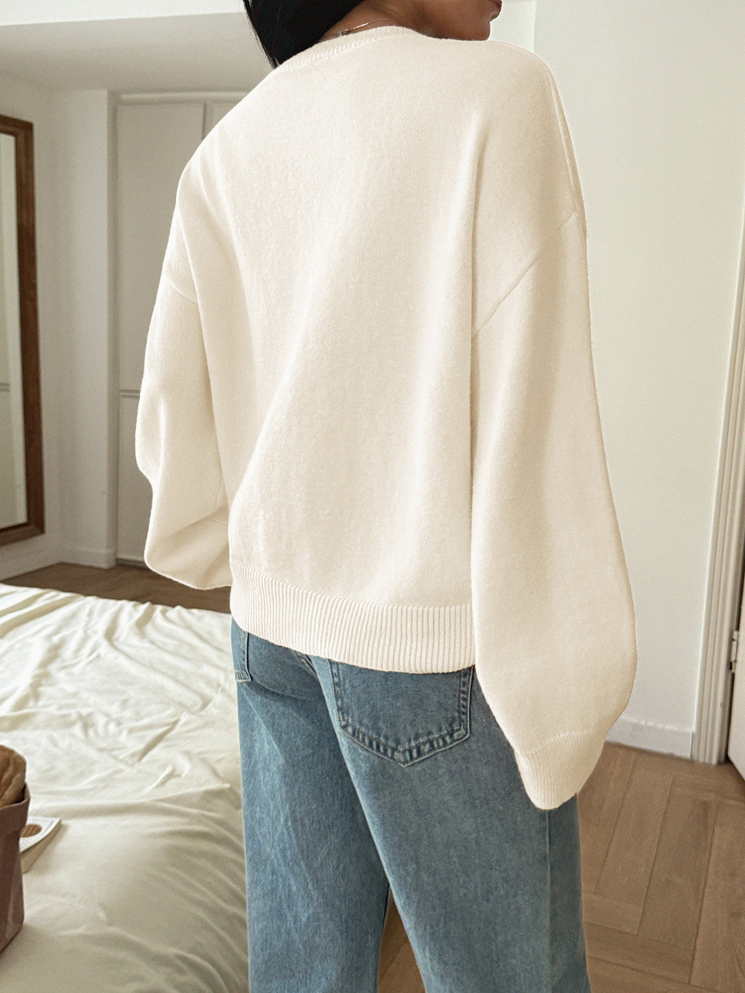 Off White Full Sleeve V Neck Relaxed Sweater