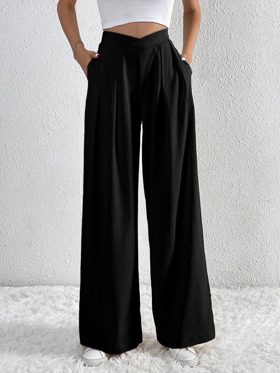 Black Solid Wide Leg Pleated Trousers
