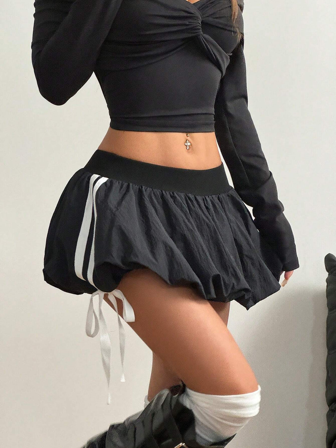 Black Short Balloon Hem Skirt