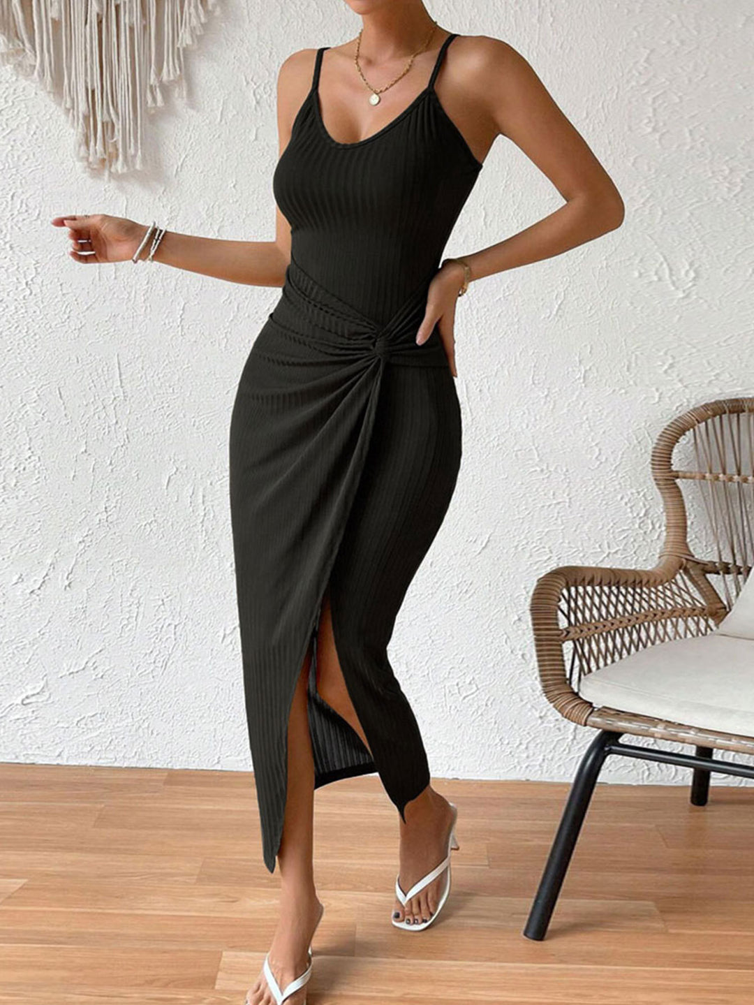 Black Sleeveless Waist Twisted Dress